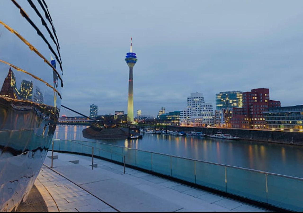 Medienhafen Apartment Direkt Am Zentrum Düsseldorf Dış mekan fotoğraf