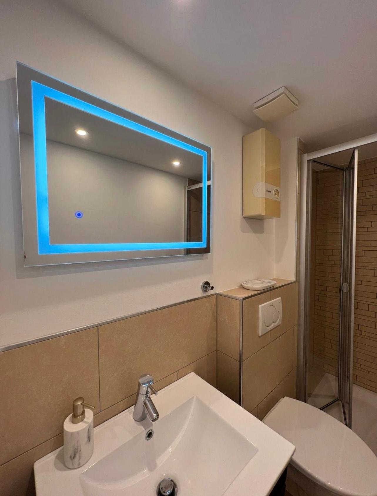 Medienhafen Apartment Direkt Am Zentrum Düsseldorf Dış mekan fotoğraf