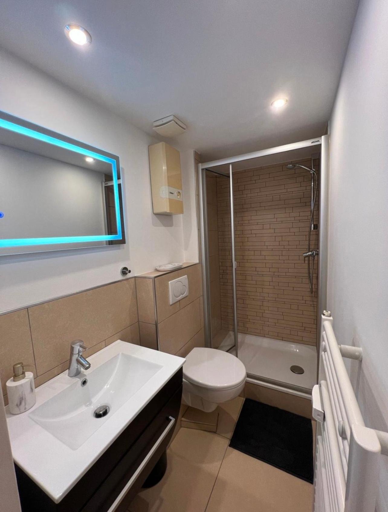 Medienhafen Apartment Direkt Am Zentrum Düsseldorf Dış mekan fotoğraf